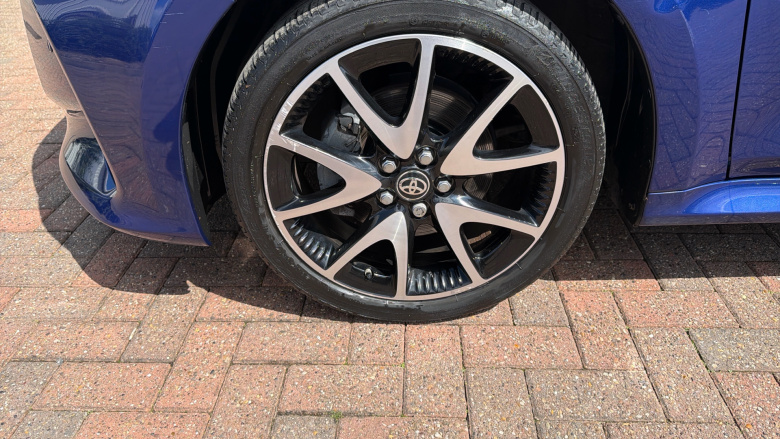 Toyota Yaris 1.5 Hybrid Dynamic 5dr CVT Hybrid Hatchback